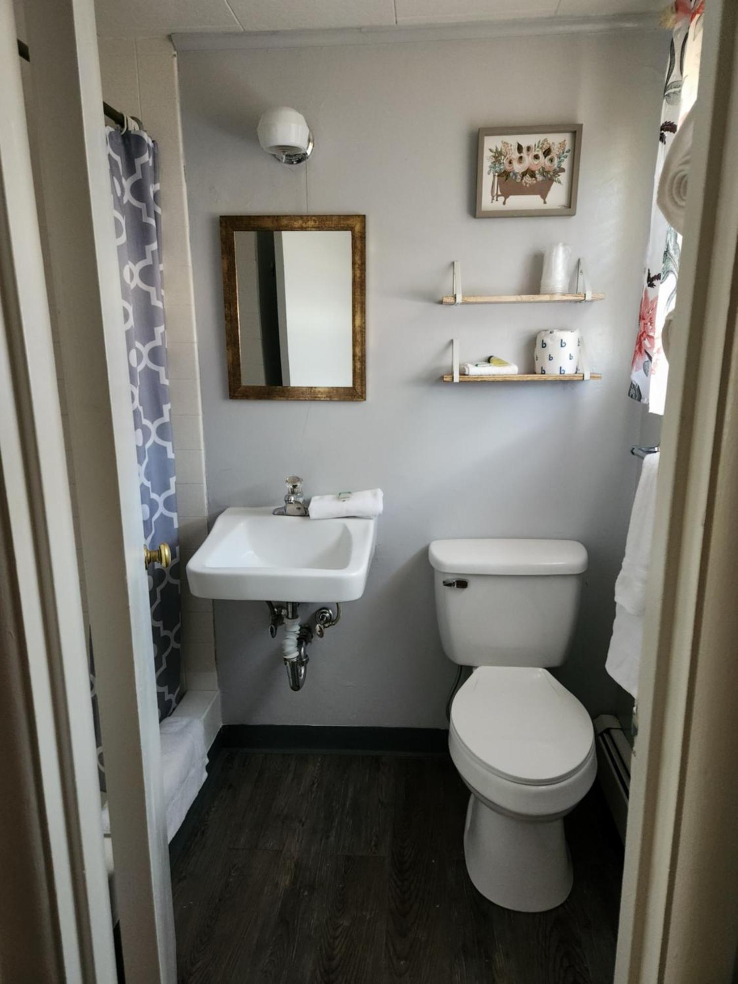 Sage Motel Greybull Room photo