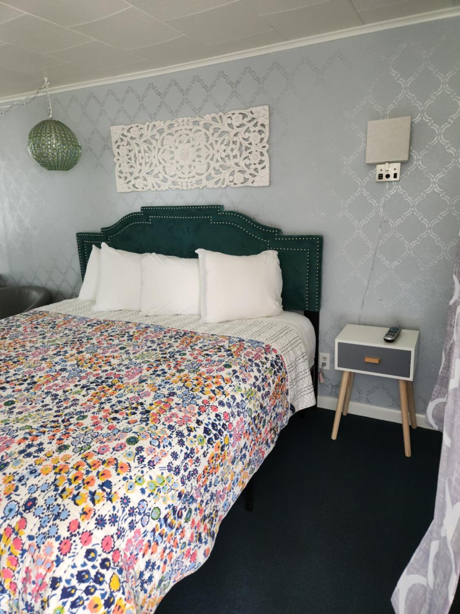 Sage Motel Greybull Room photo