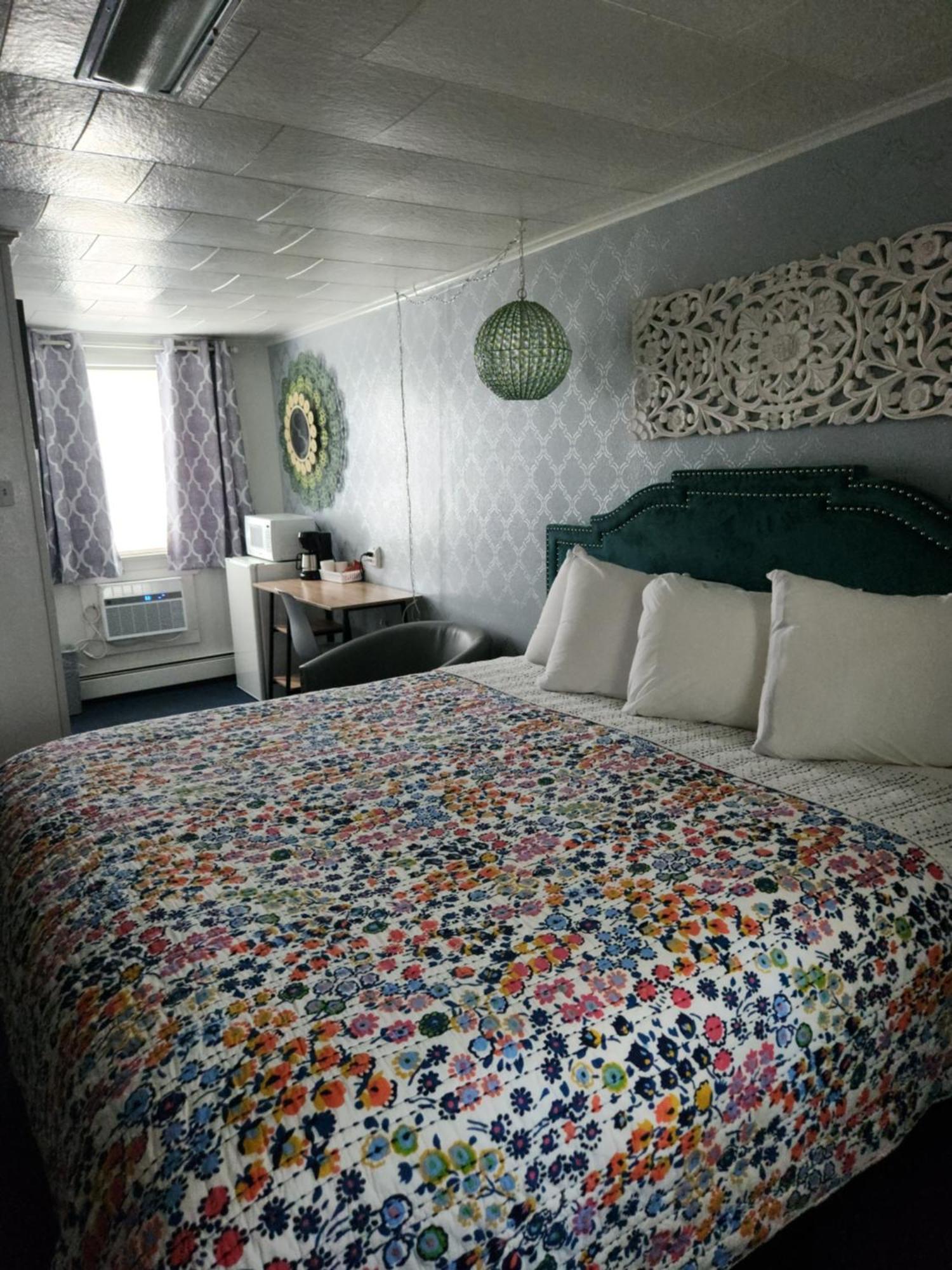 Sage Motel Greybull Room photo