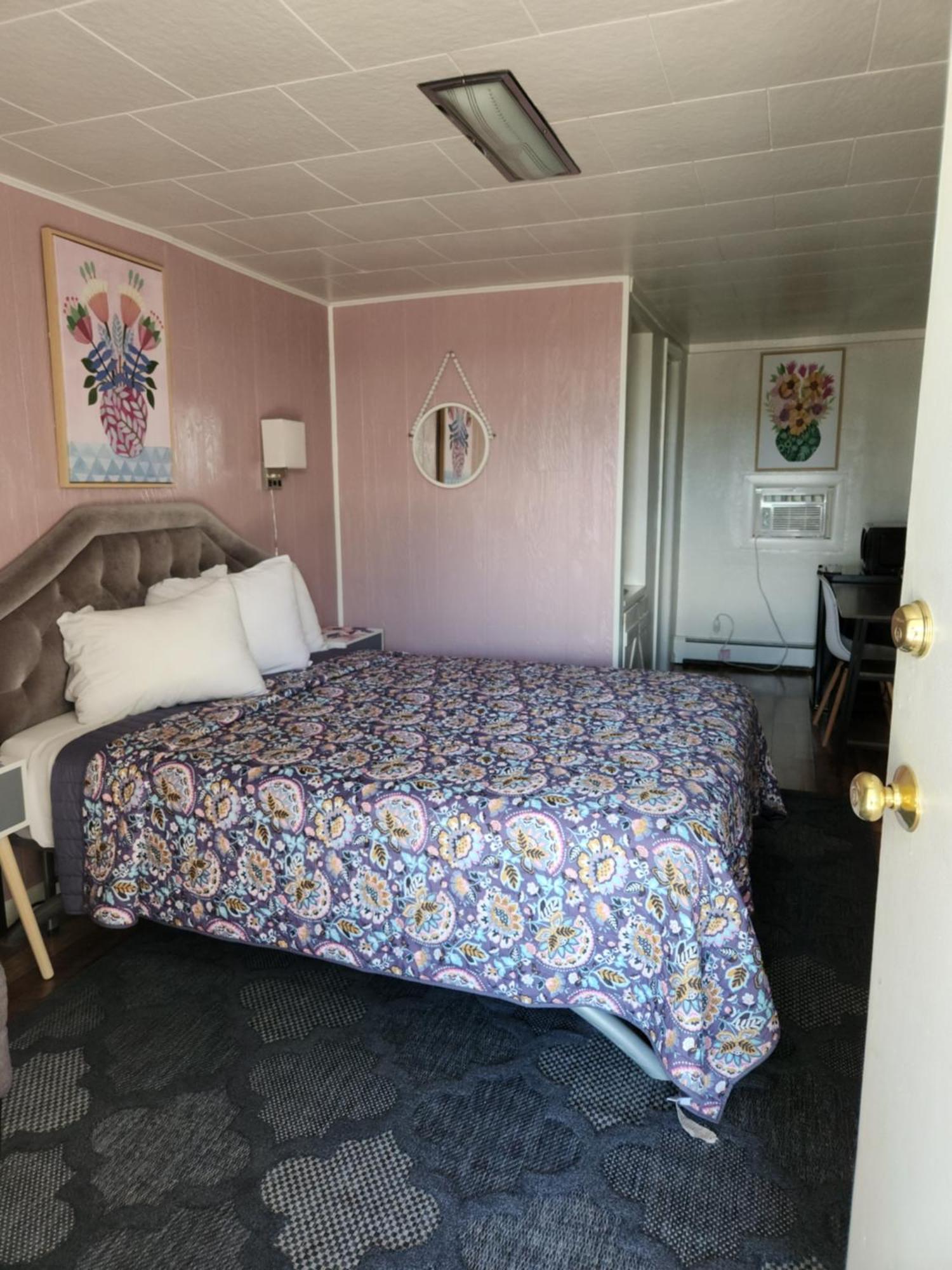 Sage Motel Greybull Room photo
