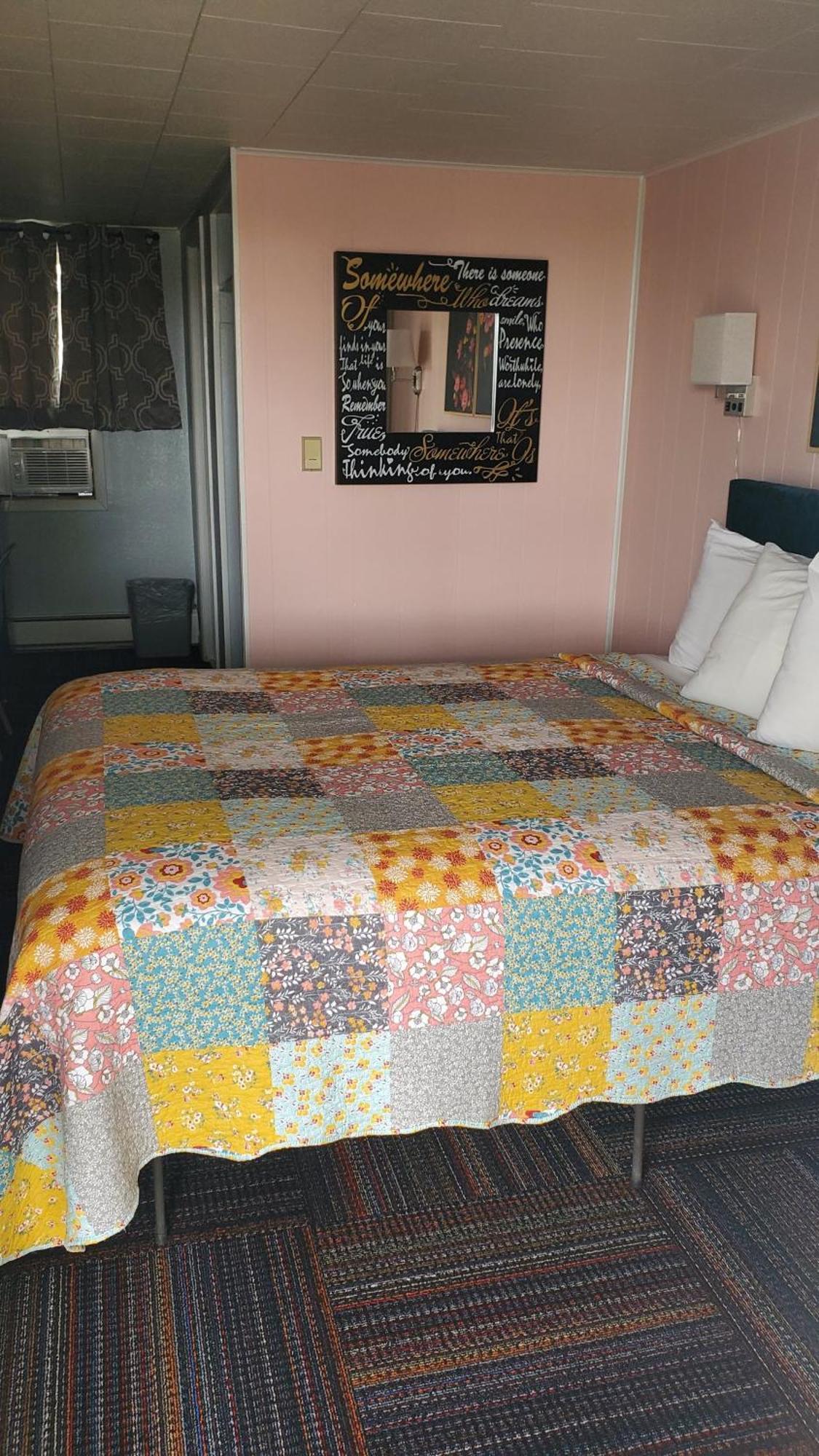 Sage Motel Greybull Room photo
